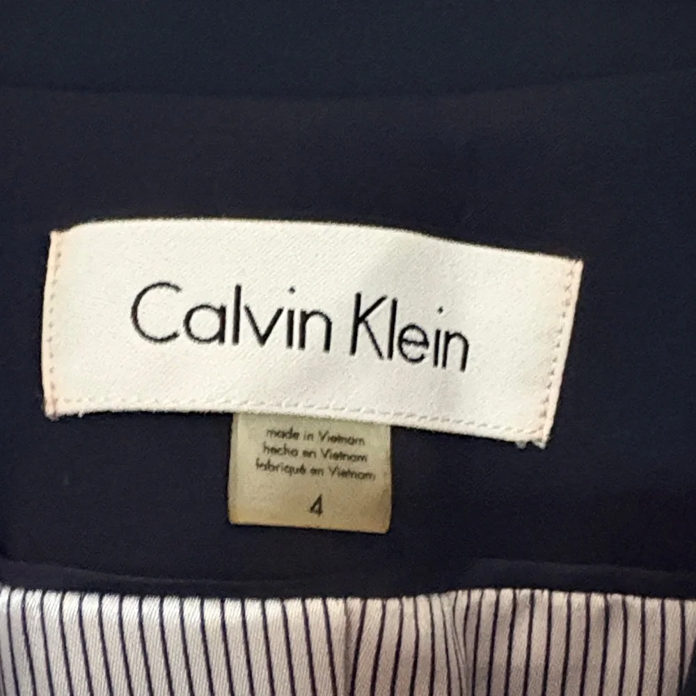 Calvin Klein women’s Elegant Black blazer - Picture 3 of 6